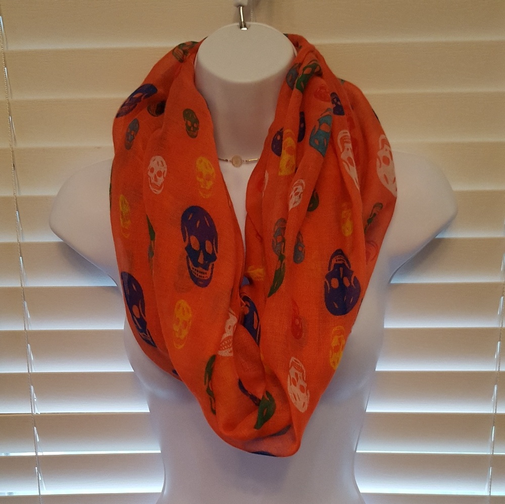 5 Scarves - Picture 5 of 5